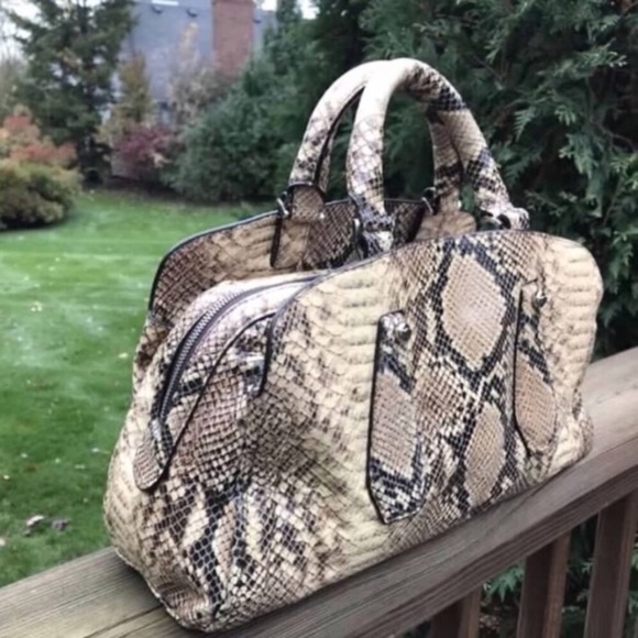 henri bendel Handbags - Henri Bendel Snake / python print bag